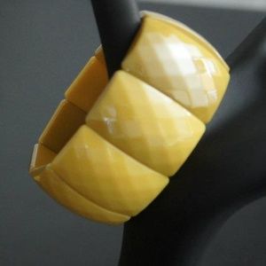 NWT Chunky Yellow Bead Stretch Bracelet